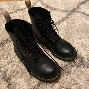classic lace doc marten